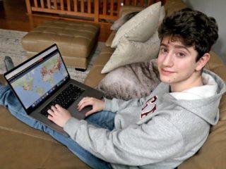 சுயகற்றலால் உலகின் மிகப்பெரிய COVID – 19 தகவல் வழங்கி உருவாக்கிய வாலிபன் 42 சுயகற்றலால் உலகின் மிகப்பெரிய COVID – 19 தகவல் வழங்கி உருவாக்கிய வாலிபன்