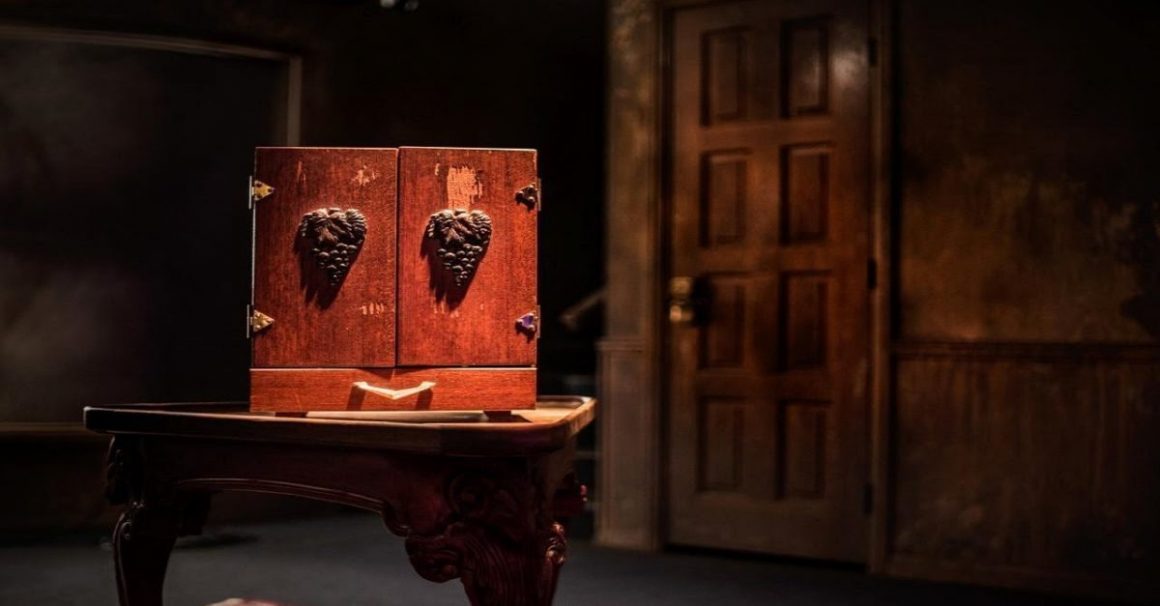 Dybbuk பெட்டி : உலகிலேயே பயங்கரமாக சபிக்கப்பட்ட பொருள் 1 Dybbuk பெட்டி : உலகிலேயே பயங்கரமாக சபிக்கப்பட்ட பொருள்