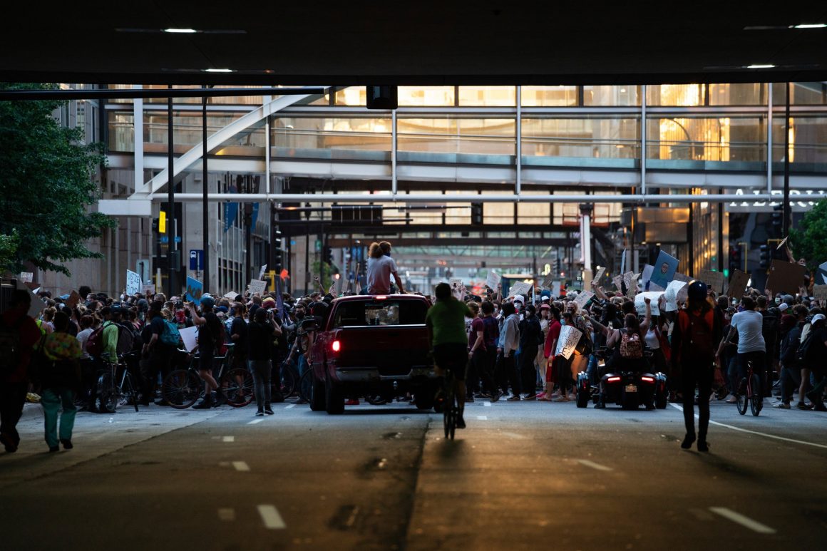 Minneapolis - அமெரிக்காவில் நடைபெற்று வரும் இனவாதக் கலவரம் 1 minneapolis