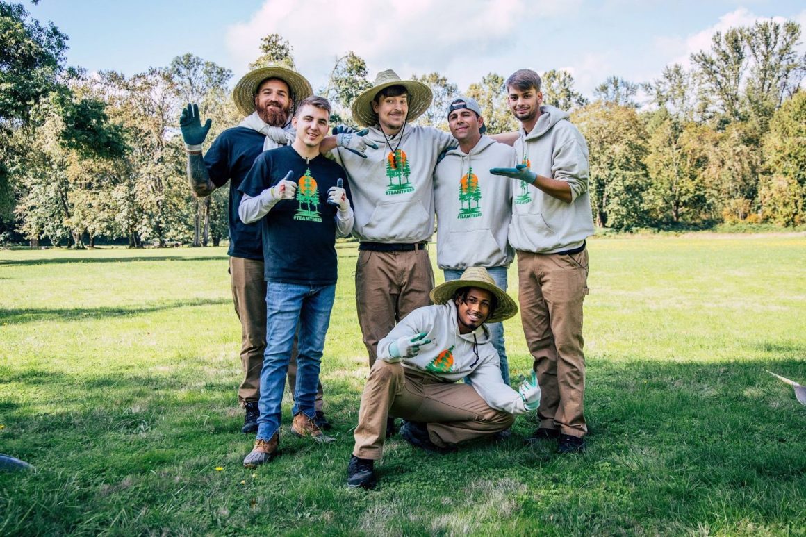 Youtube பிரபலங்கள் 20 மில்லியன் மரங்களை நடுகிறார்கள் 1 Youtube பிரபலங்கள் 20 மில்லியன் மரங்களை நடுகிறார்கள்