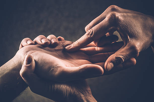 கைரேகை காட்டும் அற்புதங்கள்.. உங்கள் கைரேகை என்ன சொல்கிறது? 3 கைரேகை காட்டும் அற்புதங்கள்.. உங்கள் கைரேகை என்ன சொல்கிறது?