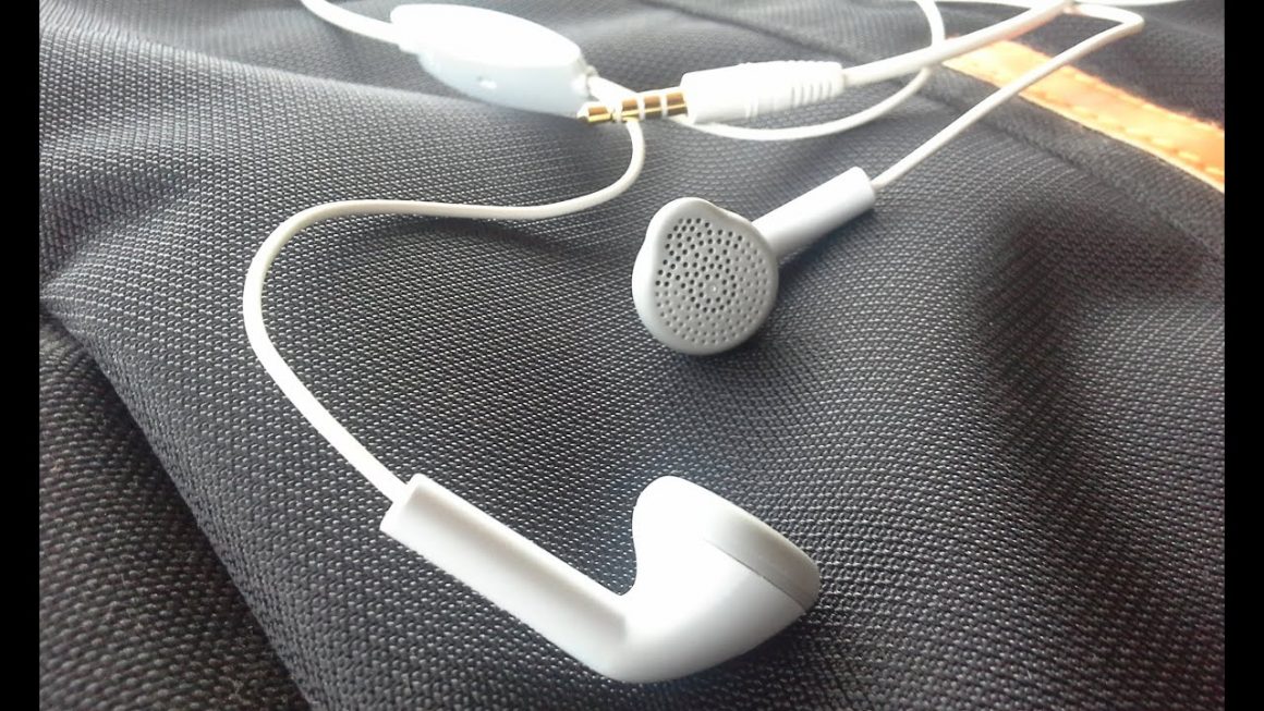 ஹெட்ஃபோன்கள் பயன்படுத்துவதால் ஏற்படும் பாதிப்புகள்!! 4 ஹெட்ஃபோன்கள் பயன்படுத்துவதால் ஏற்படும் பாதிப்புகள்!!