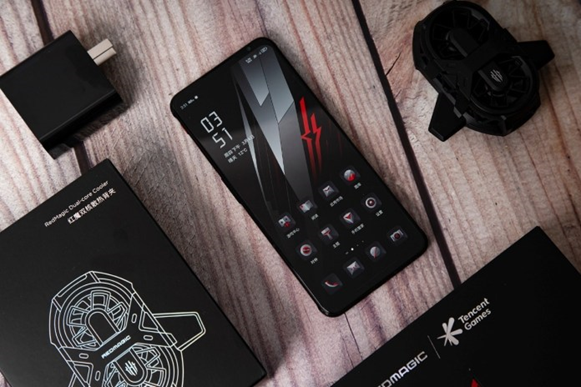 இதோ RedMagic ன் இரண்டு கேமிங் தொலைபேசிகள் வந்துவிட்டது..! 2 கேமிங்