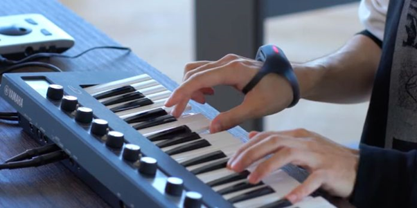 Sony நிறுவனம் music effects control பண்ணும் புதிய  gadgetஐ அறிமுகப்படுத்தியுள்ளது..! 1 Sony நிறுவனம் music effects control பண்ணும் புதிய  gadgetஐ அறிமுகப்படுத்தியுள்ளது..!